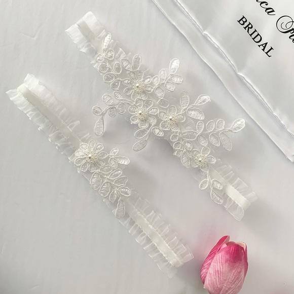 Lace Pearl Flower Bridal Garter Set - Picture 4 of 4